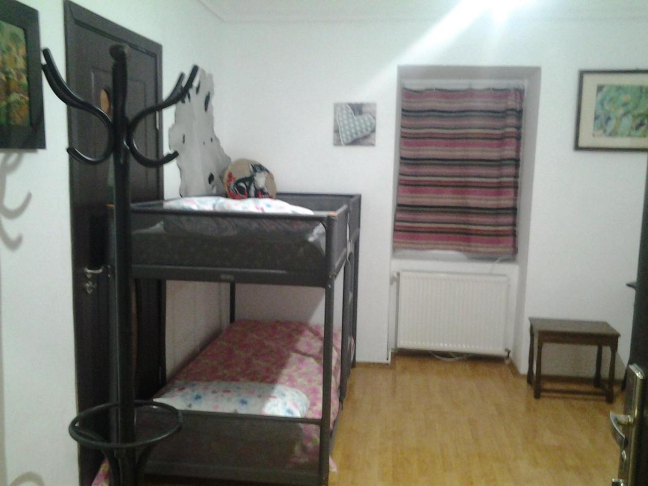 Leyla Hostel Brasov Ngoại thất bức ảnh