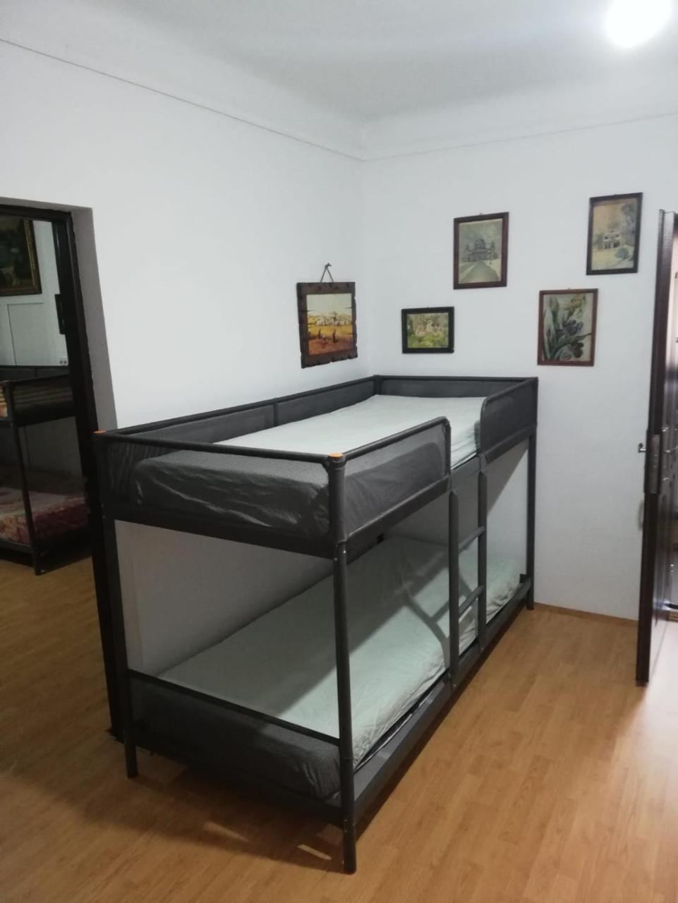 Leyla Hostel Brasov Ngoại thất bức ảnh