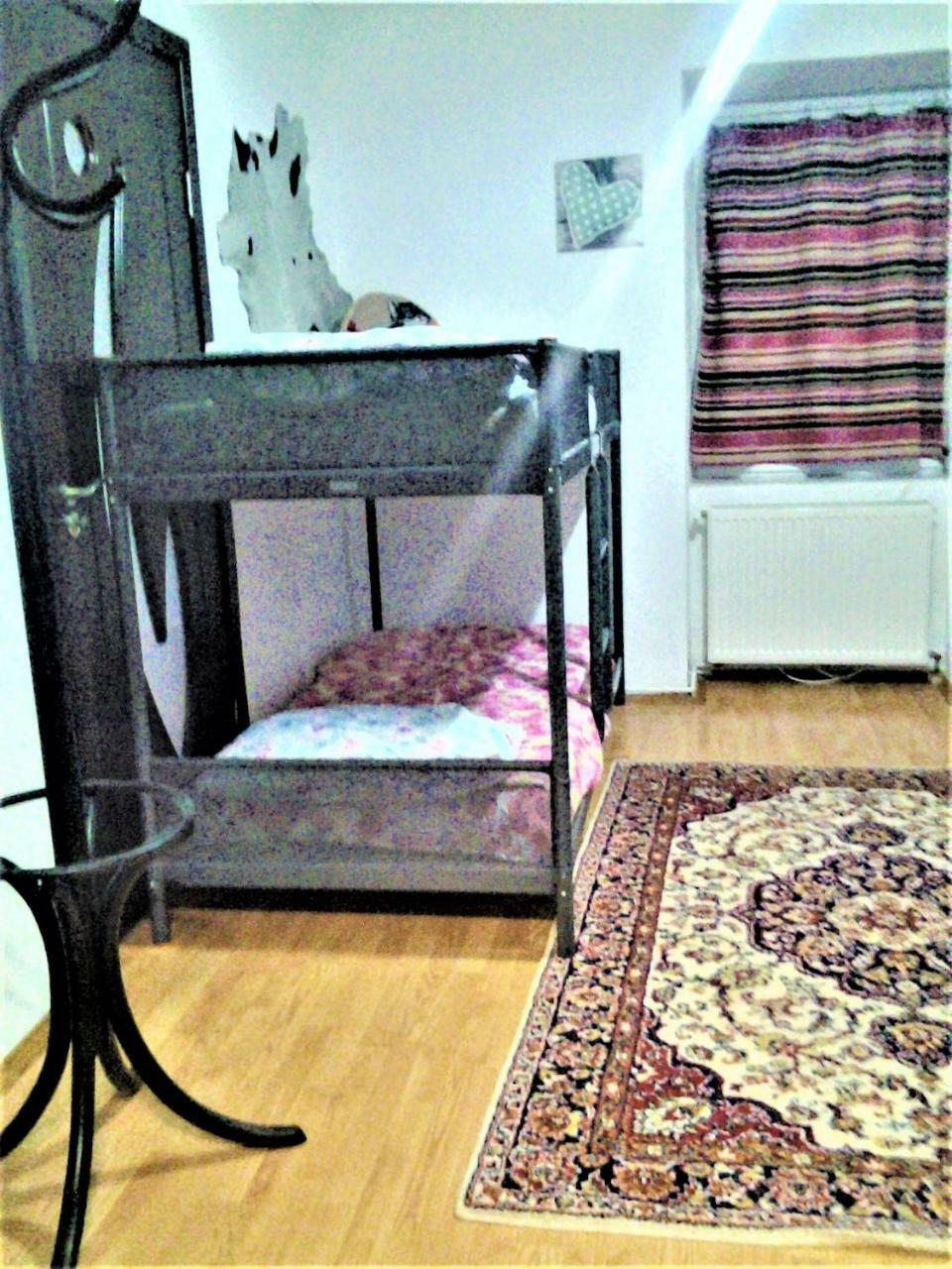 Leyla Hostel Brasov Ngoại thất bức ảnh